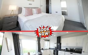 Hatton Apartments Heathrow Airport- Free Parking-Free Underground To And From Heathrow Airport Hatton Cross See Picture-See London Fast Hatton Cross To Central London 30Min