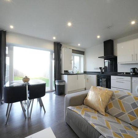 Hatton Apartments Heathrow Airport- Free Parking-Free Underground To And From Heathrow Airport Hatton Cross See Picture-See London Fast Hatton Cross To Central London 30Min Exterior photo