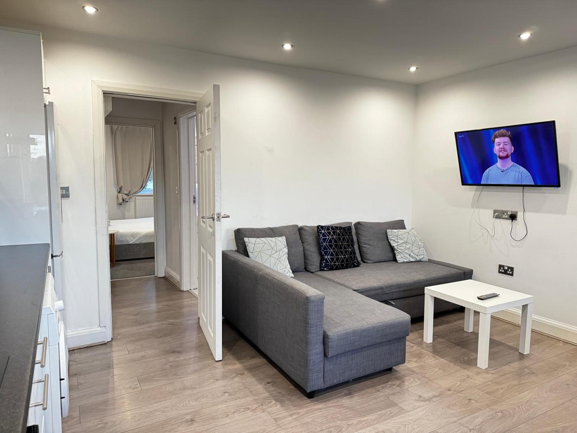 Hatton Apartments Heathrow Airport- Free Parking-Free Underground To And From Heathrow Airport Hatton Cross See Picture-See London Fast Hatton Cross To Central London 30Min Exterior photo