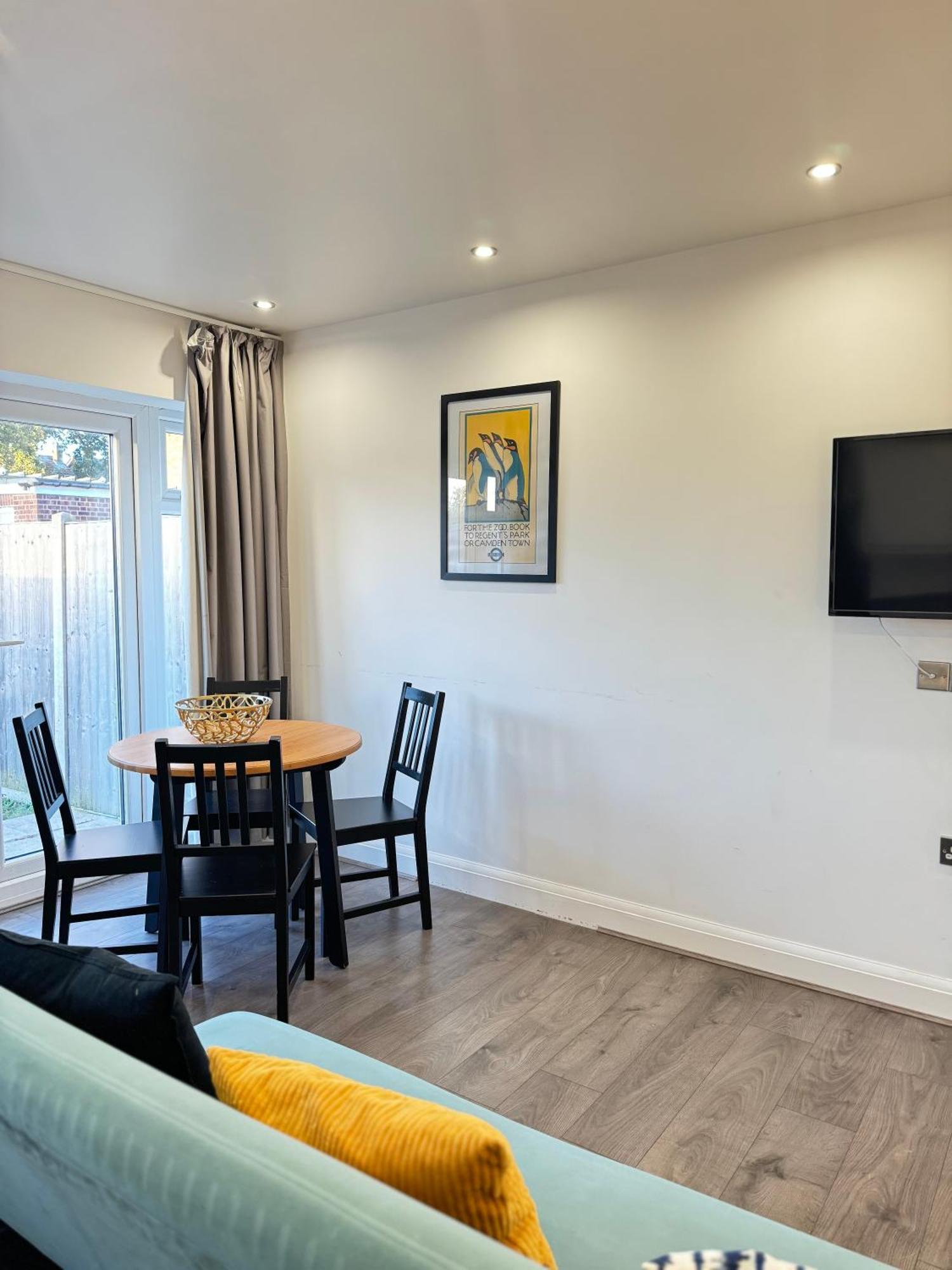 Hatton Apartments Heathrow Airport- Free Parking-Free Underground To And From Heathrow Airport Hatton Cross See Picture-See London Fast Hatton Cross To Central London 30Min Exterior photo