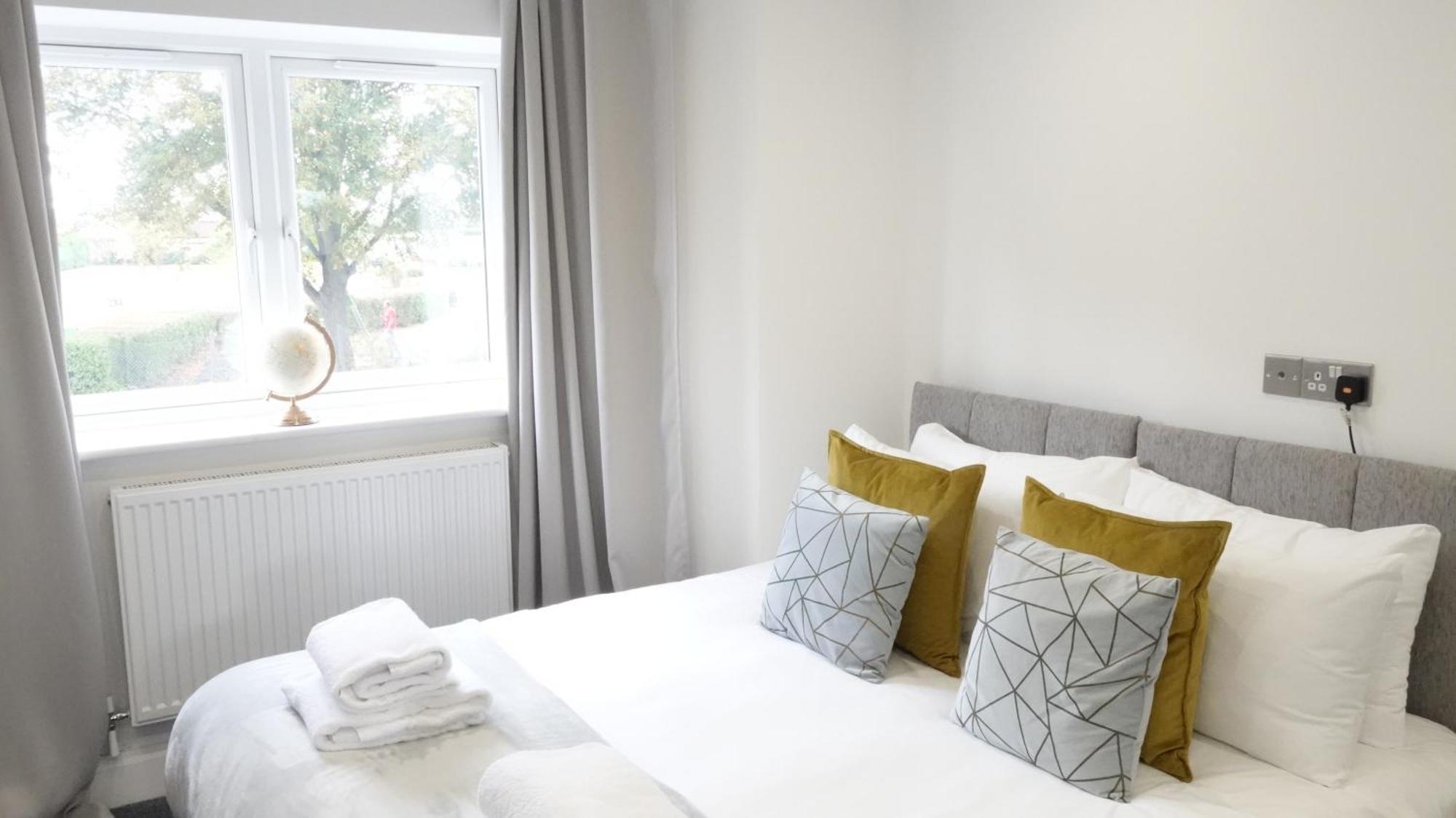 Hatton Apartments Heathrow Airport- Free Parking-Free Underground To And From Heathrow Airport Hatton Cross See Picture-See London Fast Hatton Cross To Central London 30Min Exterior photo