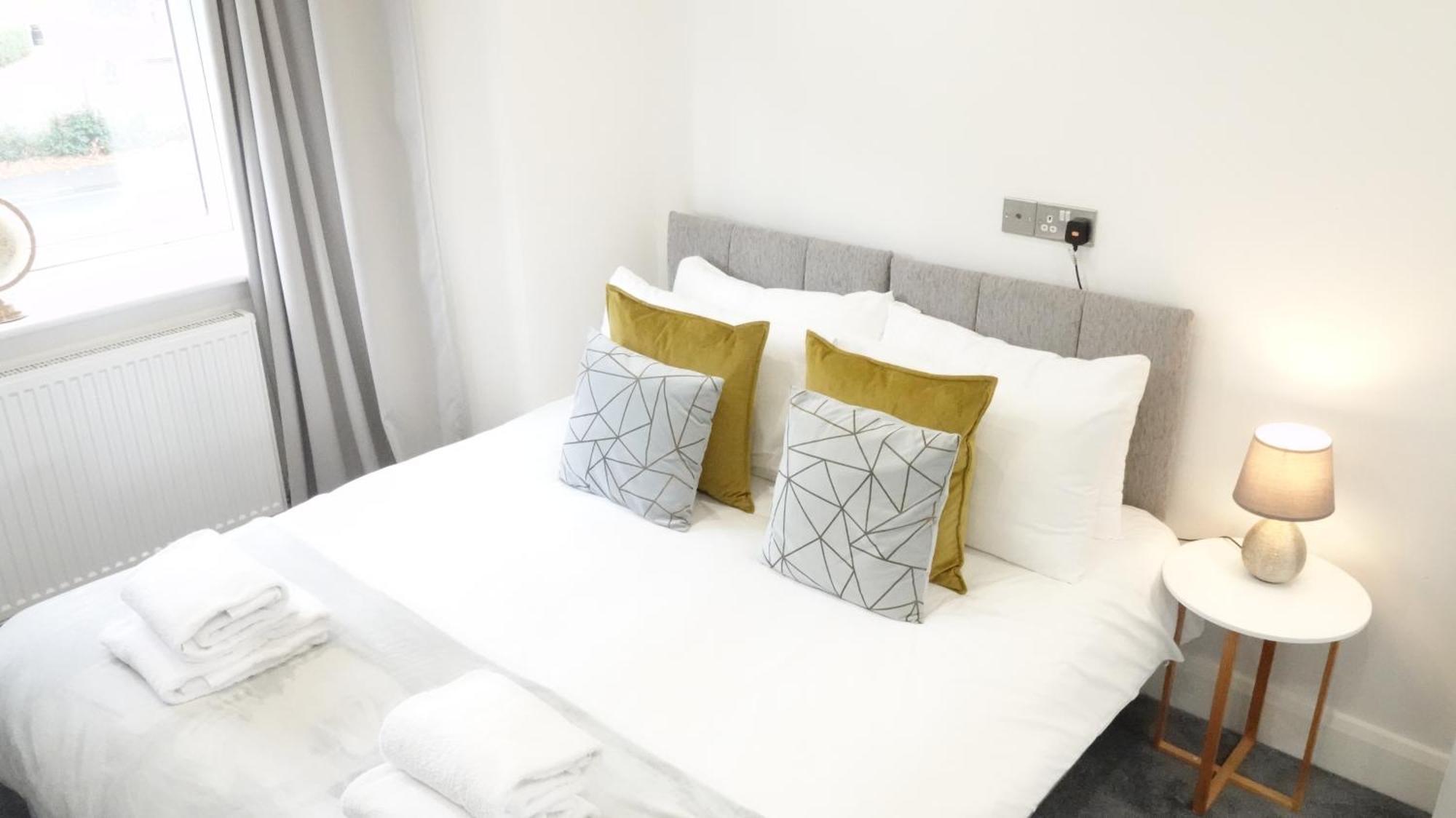 Hatton Apartments Heathrow Airport- Free Parking-Free Underground To And From Heathrow Airport Hatton Cross See Picture-See London Fast Hatton Cross To Central London 30Min Exterior photo