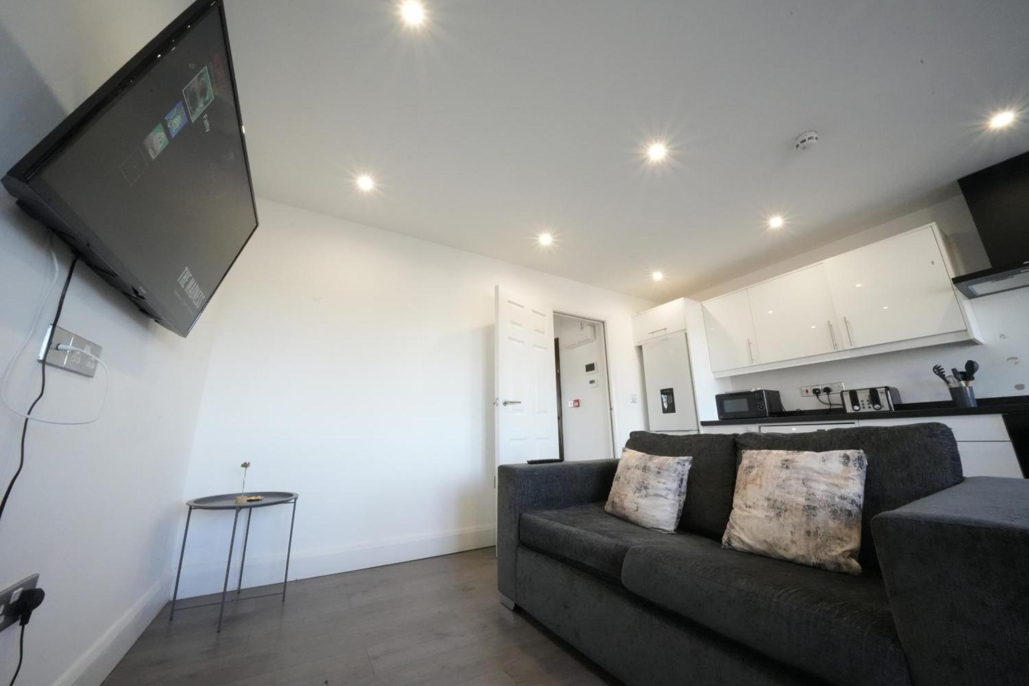Hatton Apartments Heathrow Airport- Free Parking-Free Underground To And From Heathrow Airport Hatton Cross See Picture-See London Fast Hatton Cross To Central London 30Min Exterior photo