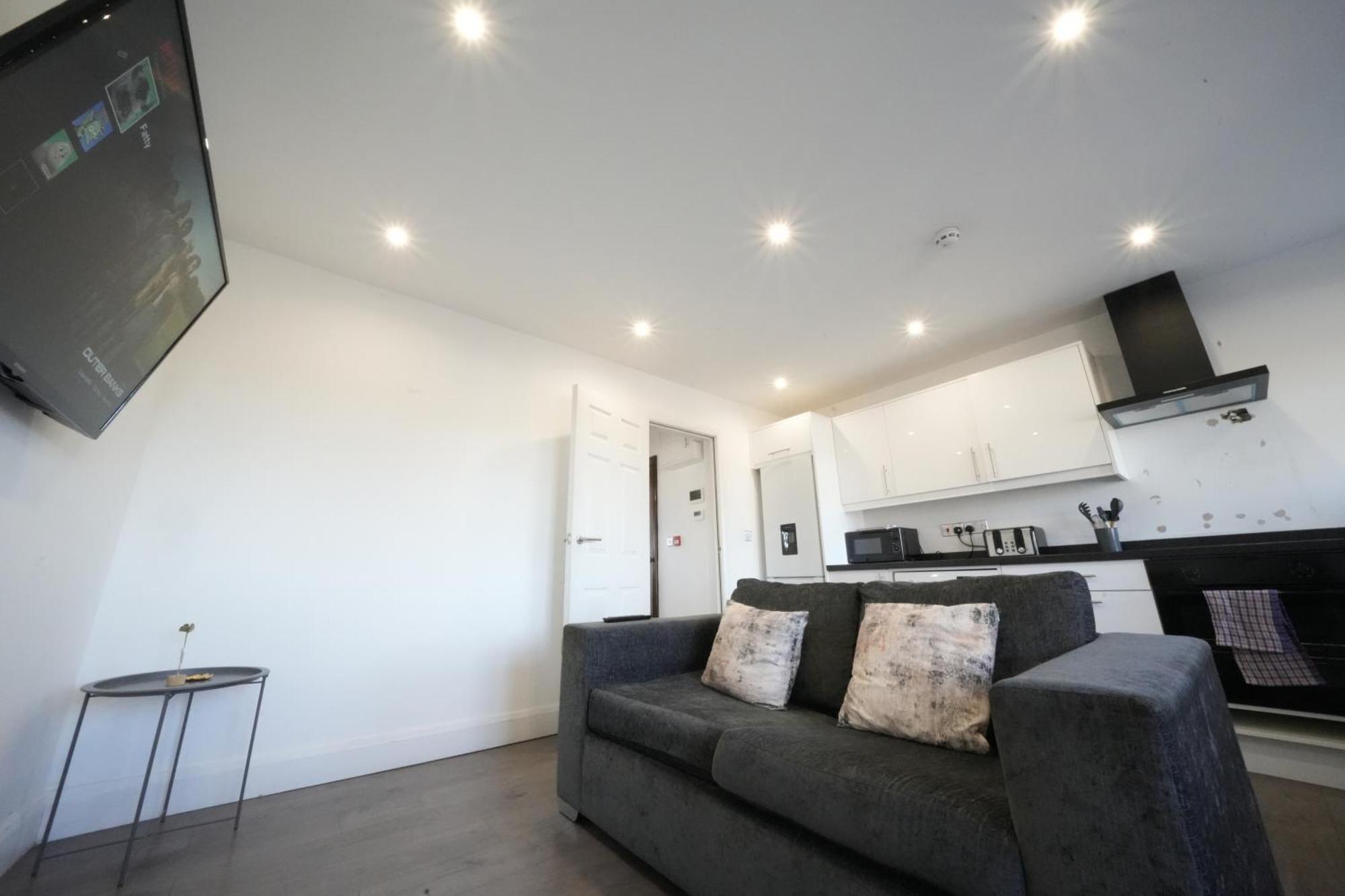 Hatton Apartments Heathrow Airport- Free Parking-Free Underground To And From Heathrow Airport Hatton Cross See Picture-See London Fast Hatton Cross To Central London 30Min Exterior photo