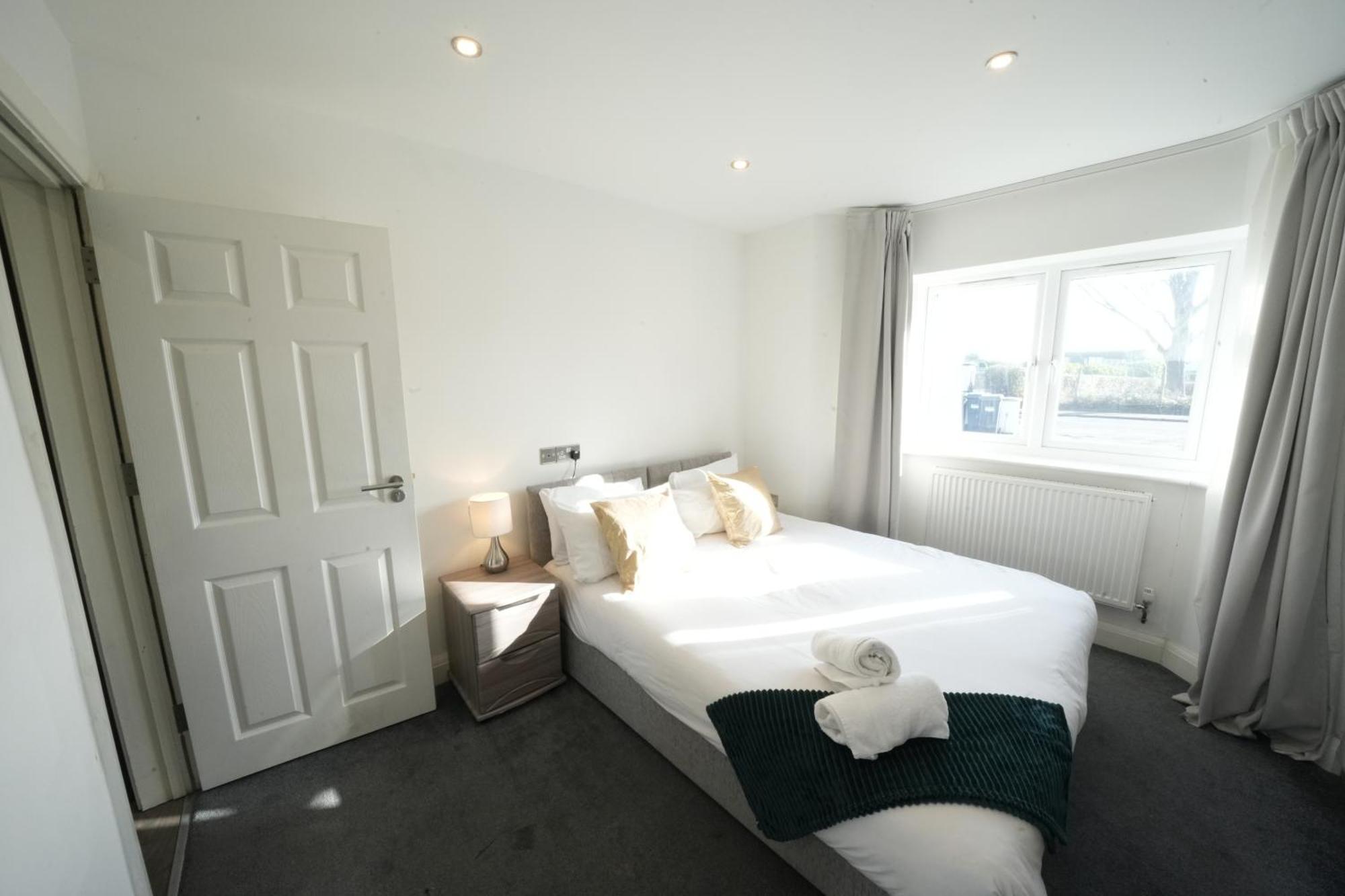 Hatton Apartments Heathrow Airport- Free Parking-Free Underground To And From Heathrow Airport Hatton Cross See Picture-See London Fast Hatton Cross To Central London 30Min Exterior photo