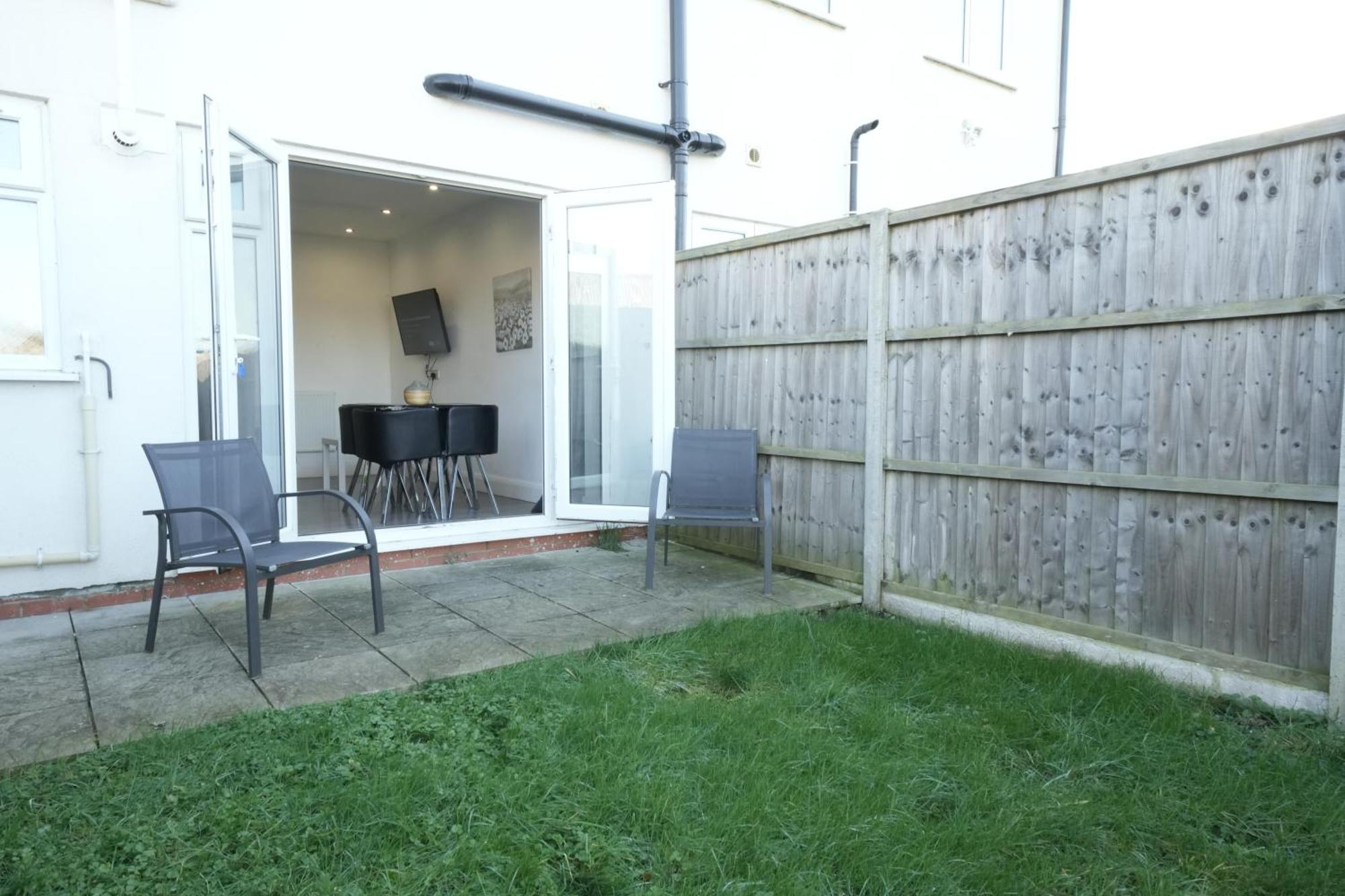 Hatton Apartments Heathrow Airport- Free Parking-Free Underground To And From Heathrow Airport Hatton Cross See Picture-See London Fast Hatton Cross To Central London 30Min Exterior photo