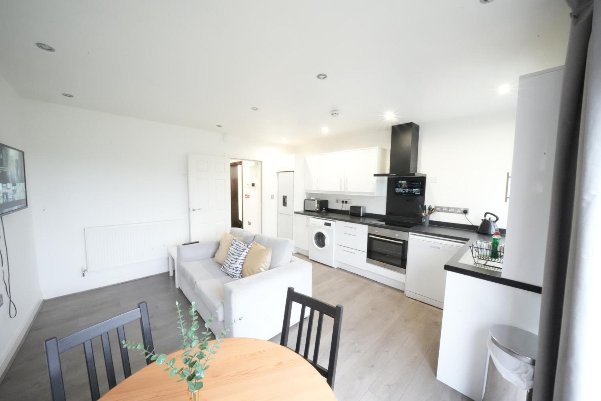 Hatton Apartments Heathrow Airport- Free Parking-Free Underground To And From Heathrow Airport Hatton Cross See Picture-See London Fast Hatton Cross To Central London 30Min Exterior photo