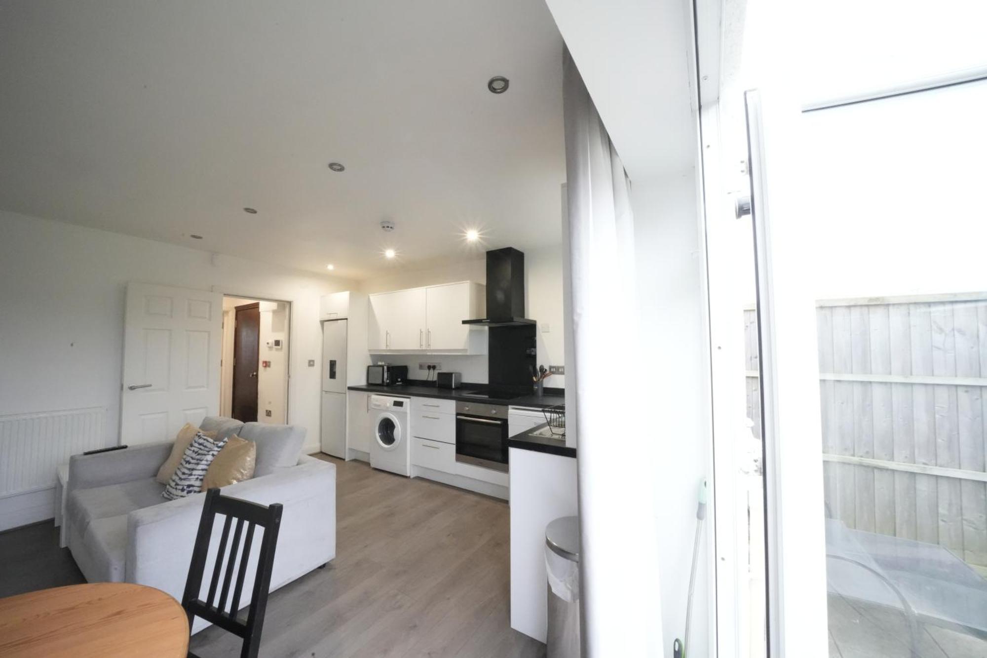 Hatton Apartments Heathrow Airport- Free Parking-Free Underground To And From Heathrow Airport Hatton Cross See Picture-See London Fast Hatton Cross To Central London 30Min Exterior photo