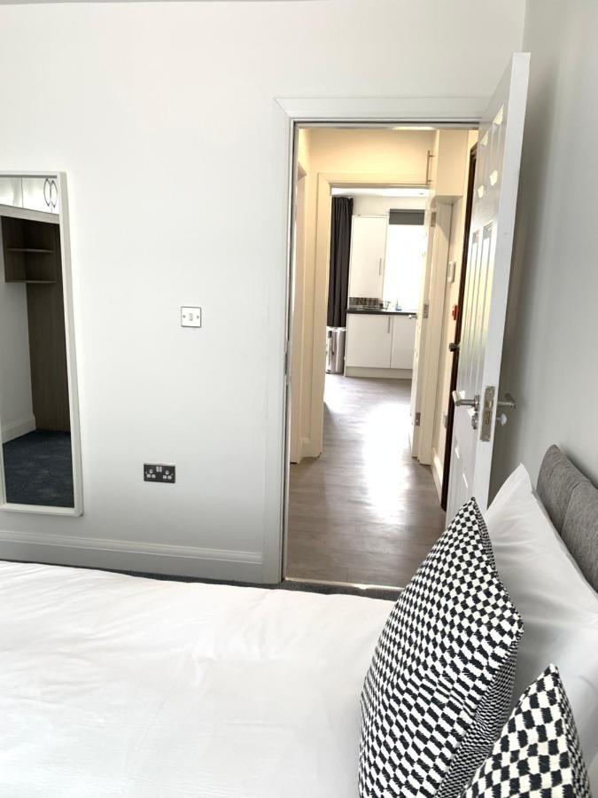 Hatton Apartments Heathrow Airport- Free Parking-Free Underground To And From Heathrow Airport Hatton Cross See Picture-See London Fast Hatton Cross To Central London 30Min Exterior photo