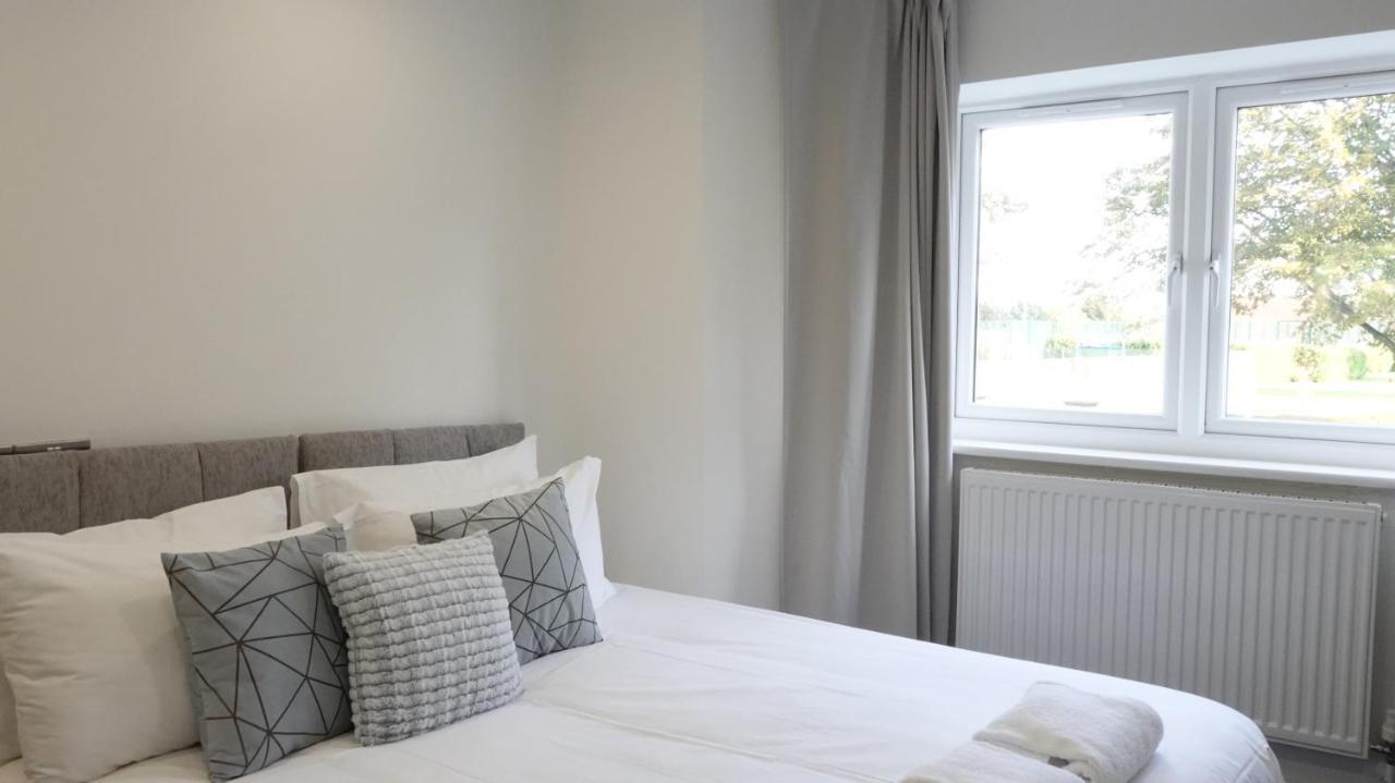 Hatton Apartments Heathrow Airport- Free Parking-Free Underground To And From Heathrow Airport Hatton Cross See Picture-See London Fast Hatton Cross To Central London 30Min Exterior photo